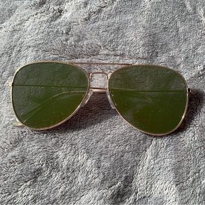 Reflective mirror lens aviator sunglasses
